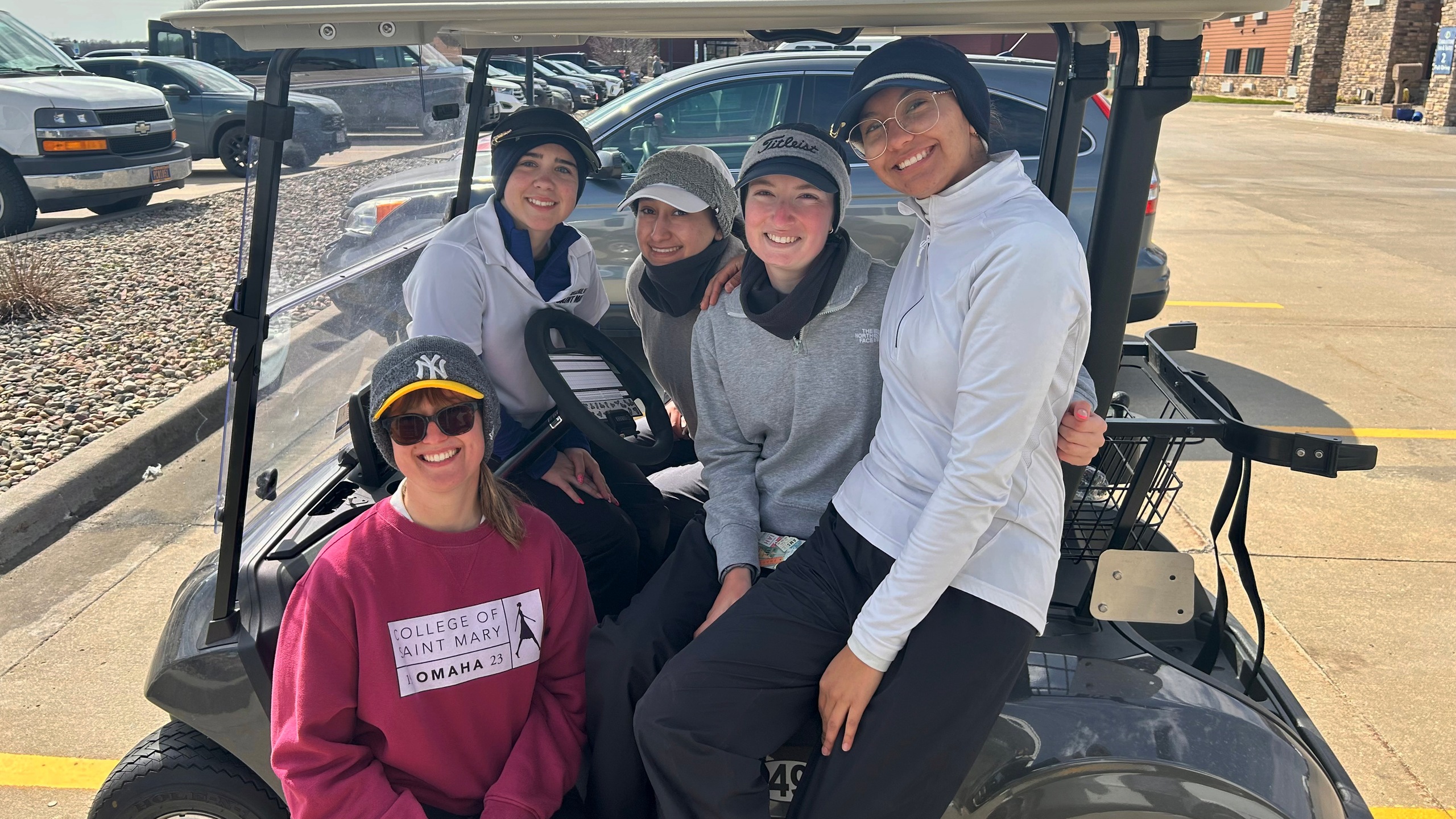 Flames golfers shine with third-place finish