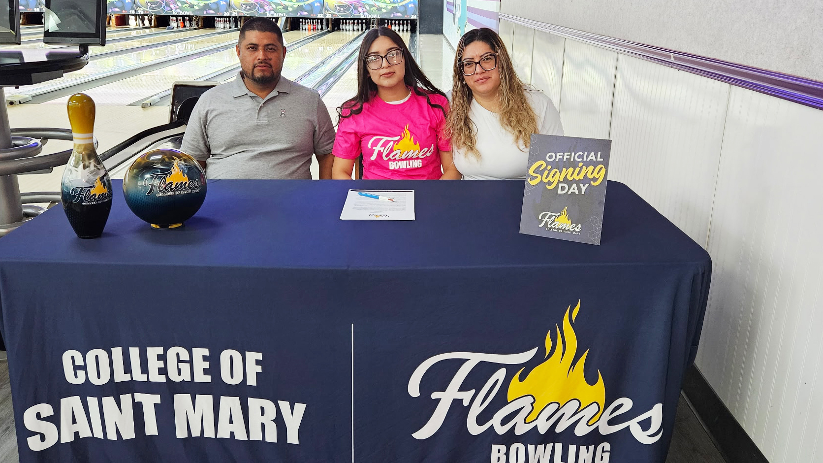 Bowling program signs Vazquez