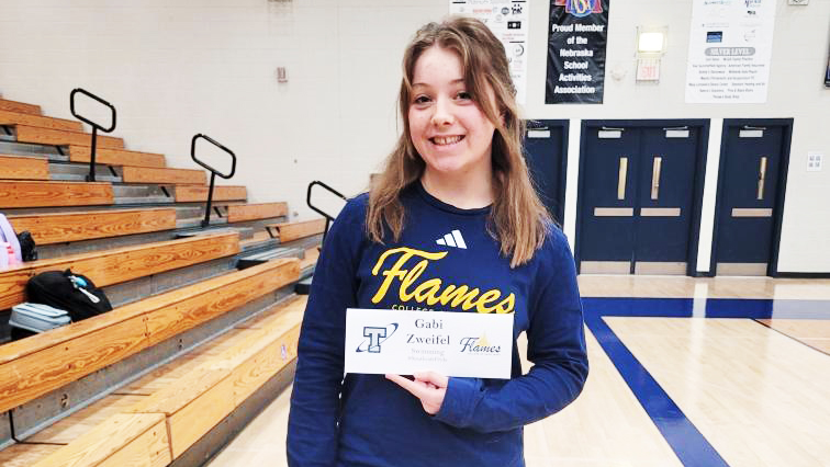 Swim program signs Zweifel