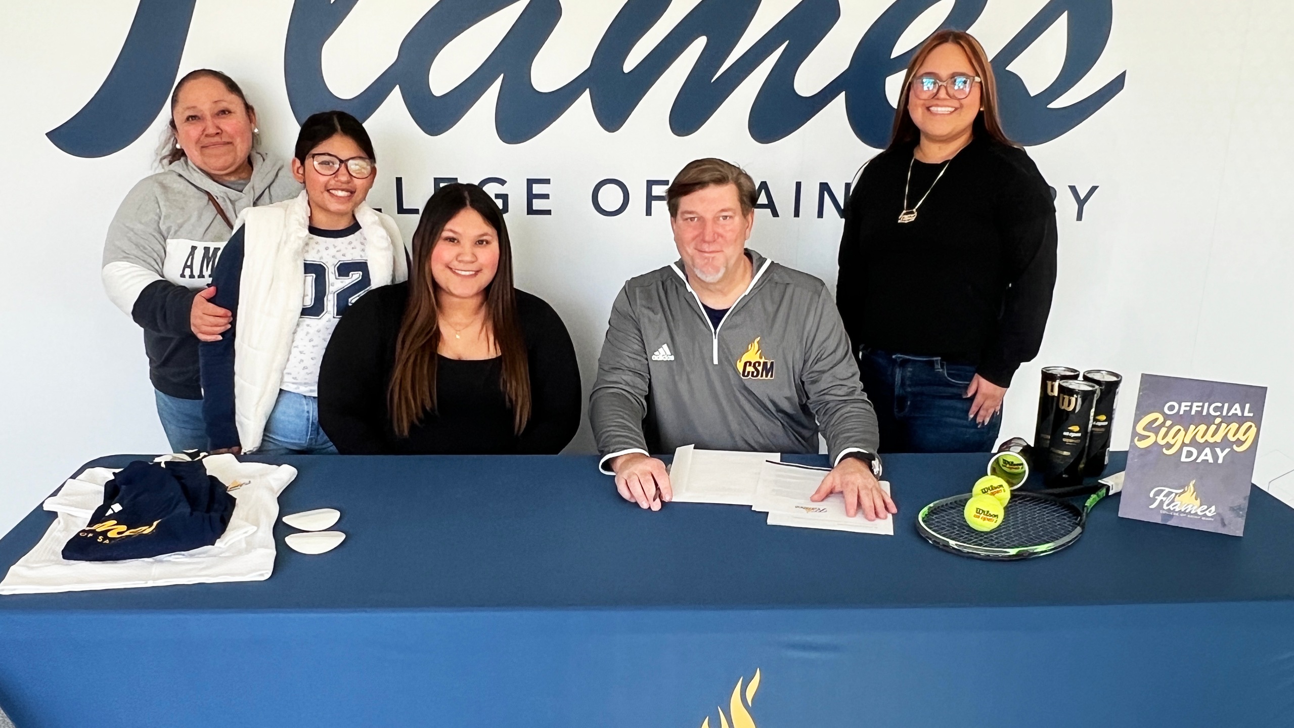 Tennis program signs Loredo