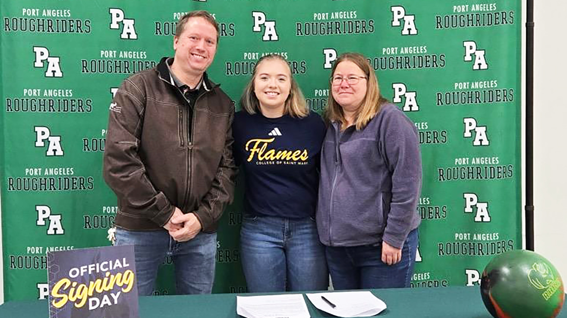Van Gordon signs with CSM bowling program